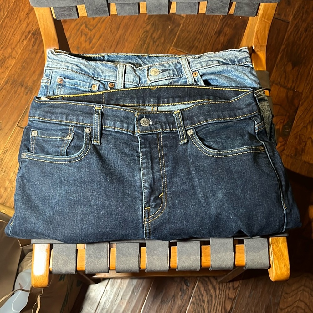 Men’s Levi’s 2 pairs 30x30 gently worn 502 straight leg denim jeans